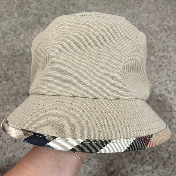 Burberry Bucket Hat Size M - Picture 1 of 4